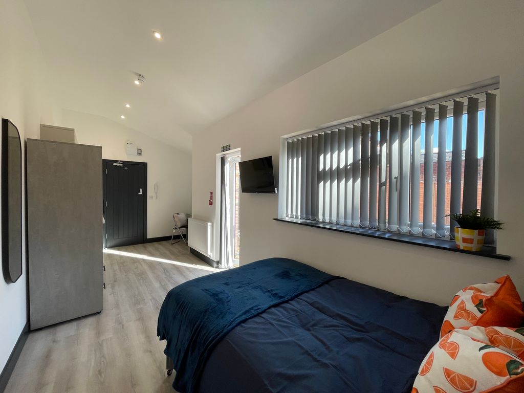 Property photo 1 of 11 Stunning Studios