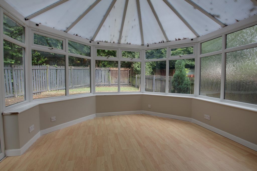 Property photo 3 of 11 Conservatory