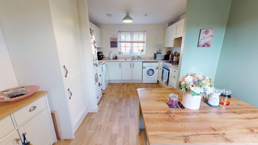 Property photo 3 of 25 3966326
