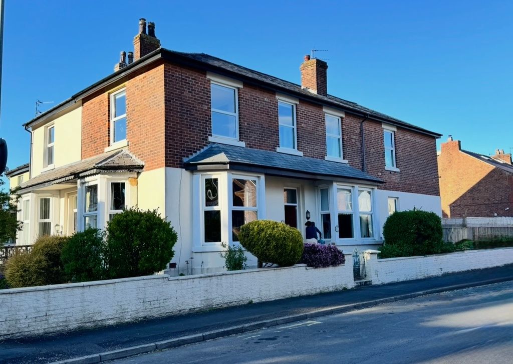 Property photo 1 of 33