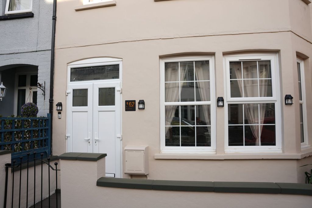 Property photo 2 of 24