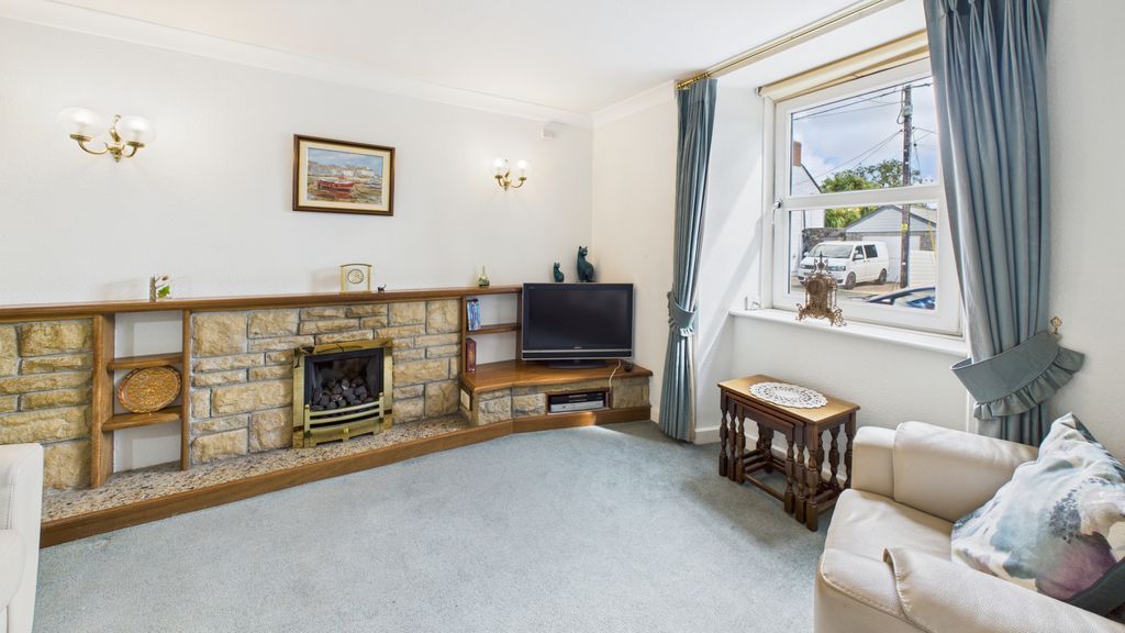 Property photo 3 of 19 Gallery