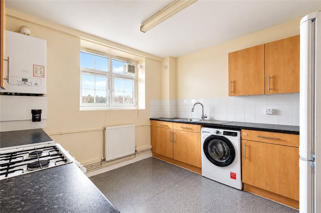 Property photo 3 of 6 Kitchen