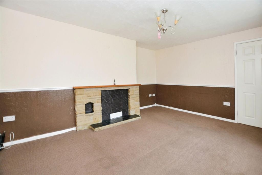 Property photo 3 of 17 Living Room