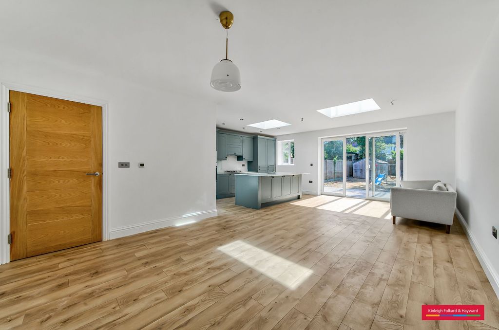 Property photo 2 of 18 Picture No. 19