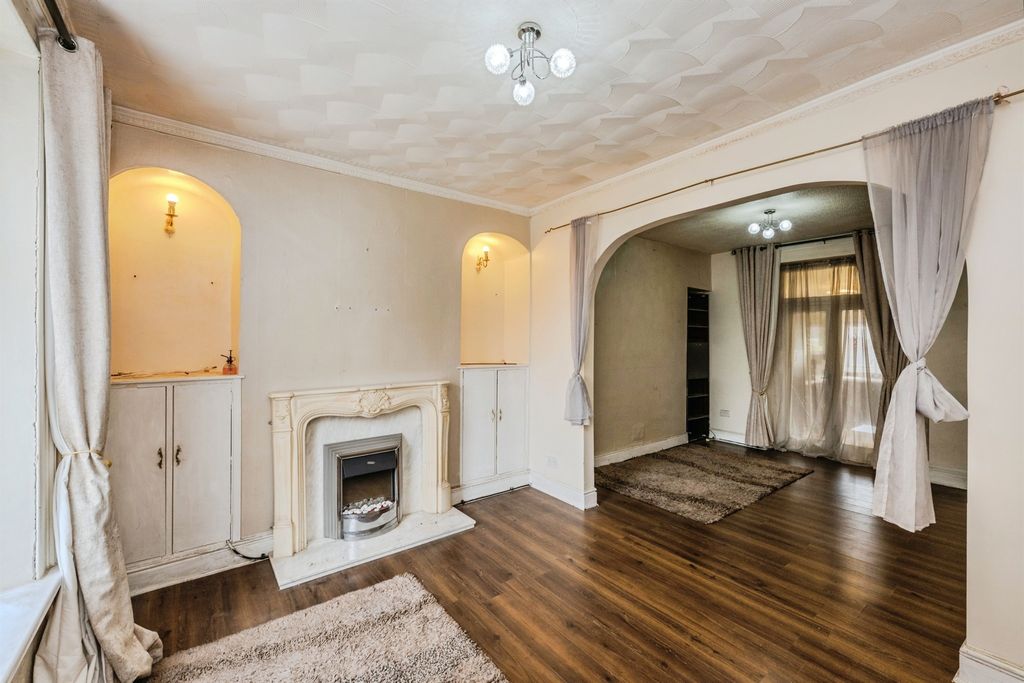 Property photo 2 of 16