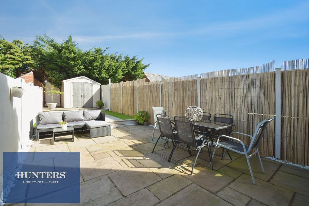 Property photo 2 of 17 Rear Garden 01.Jpg