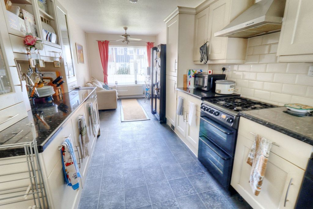 Property photo 3 of 12 Photo 4