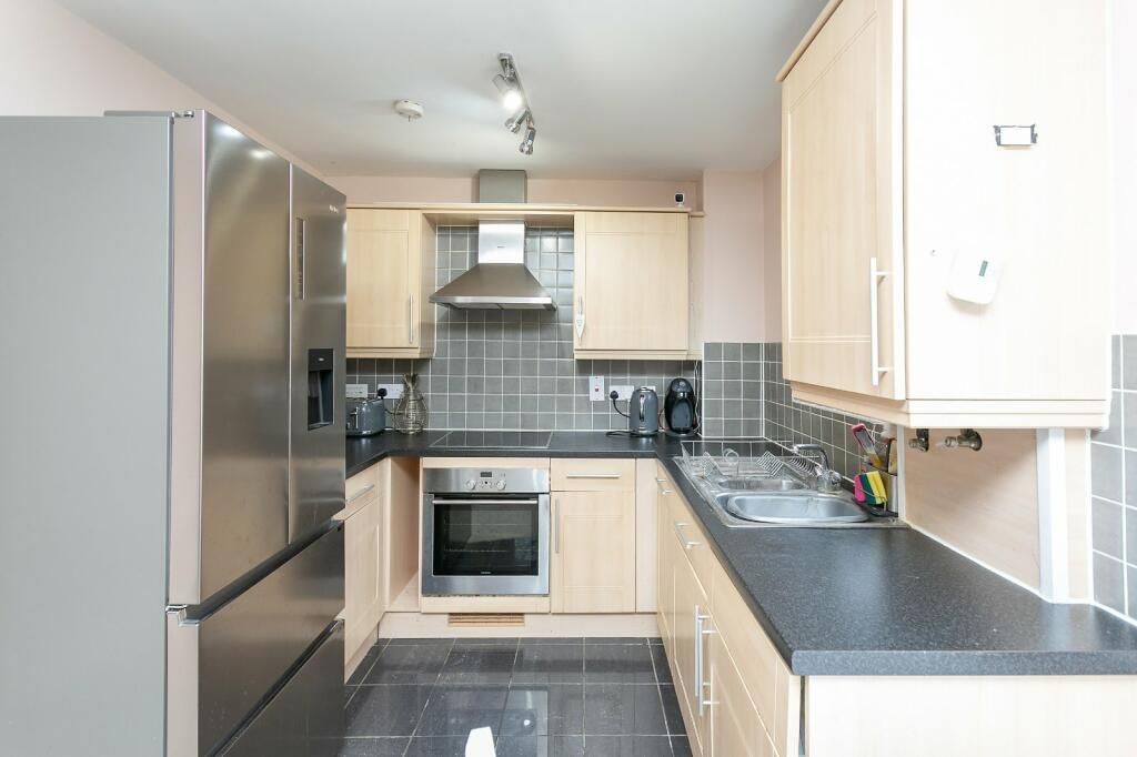 Property photo 3 of 11 Kitchen