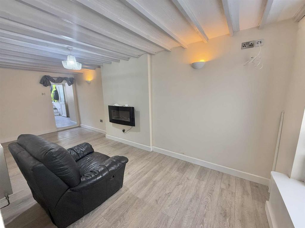 Property photo 3 of 11 d06Cb781-c749-427d-89A9-8Dfe3B347812.Jpg