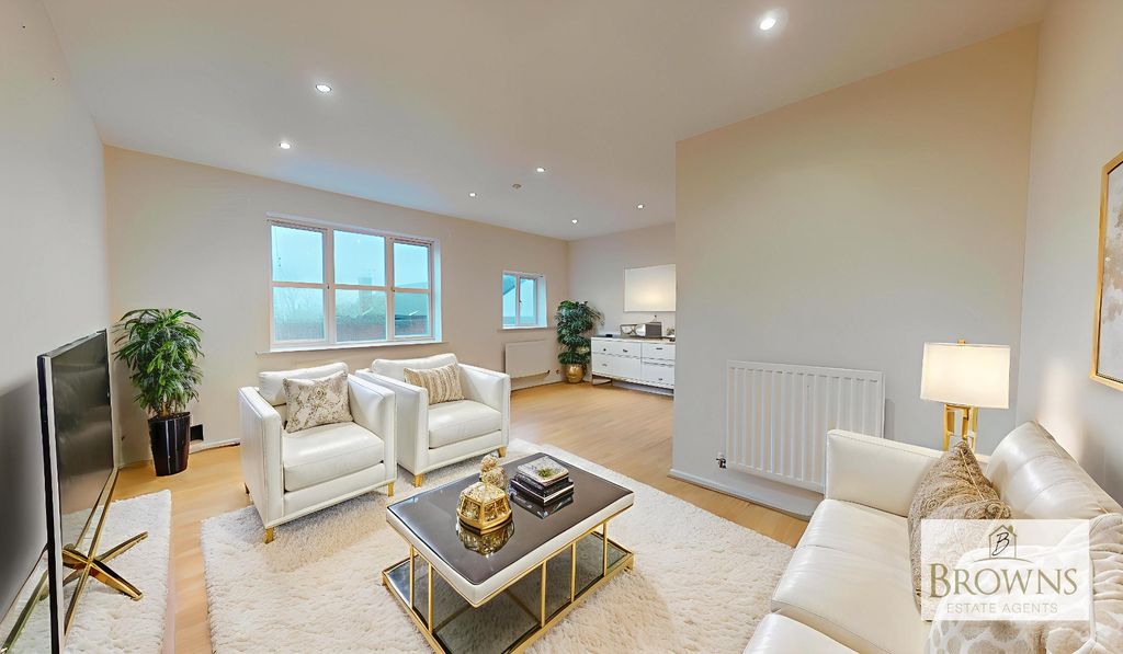 Property photo 3 of 23 4884007