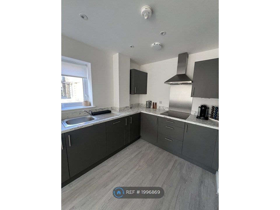 Property photo 2 of 6 Kitchen