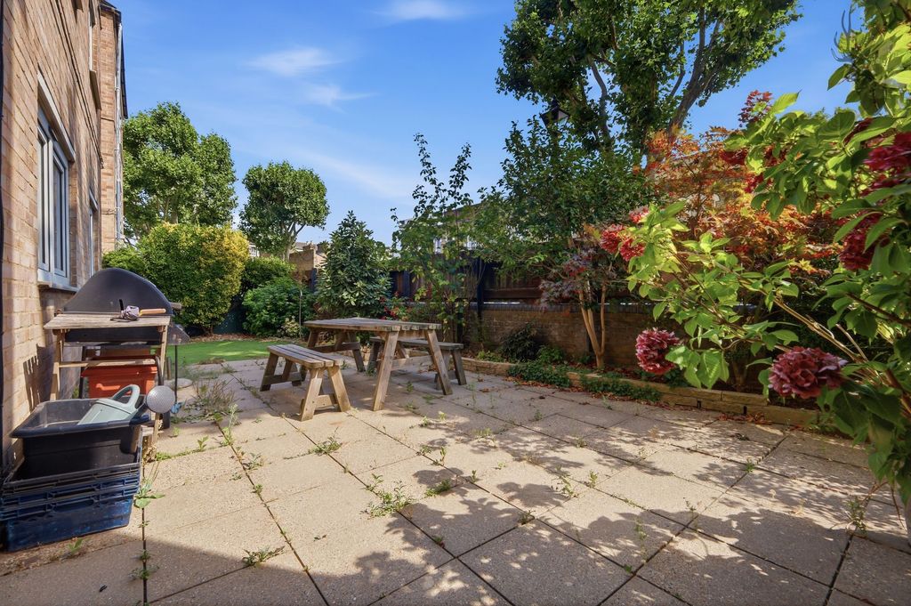 Property photo 2 of 20