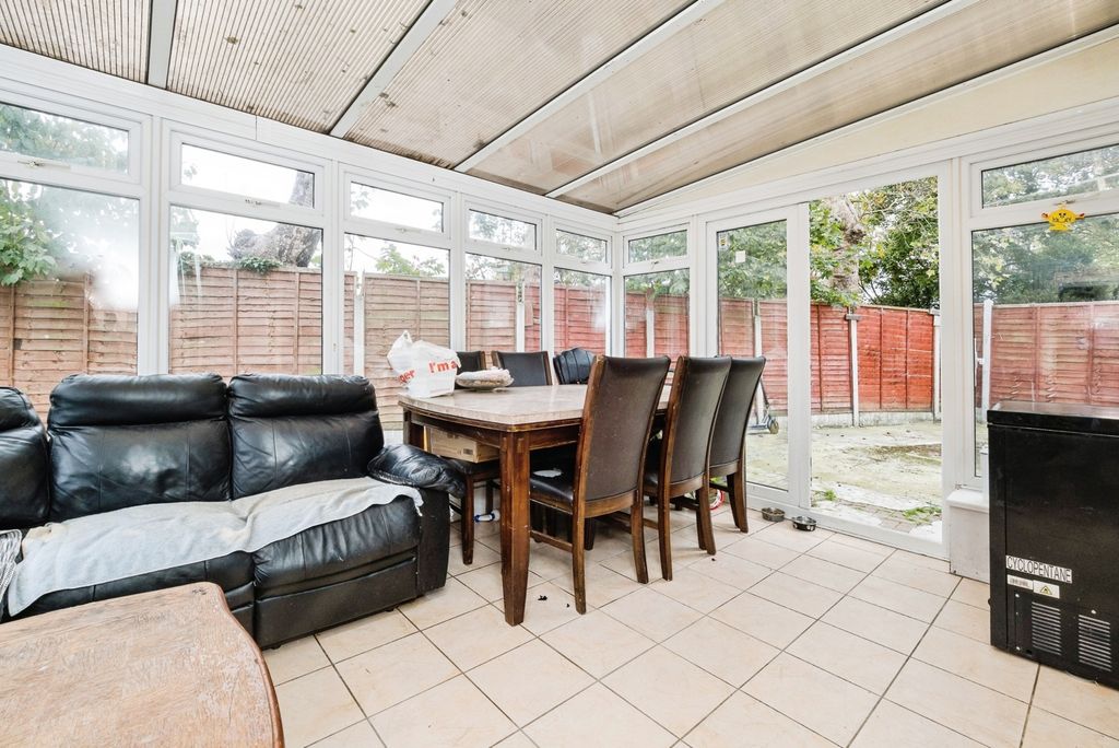 Property photo 3 of 17 Conservatory