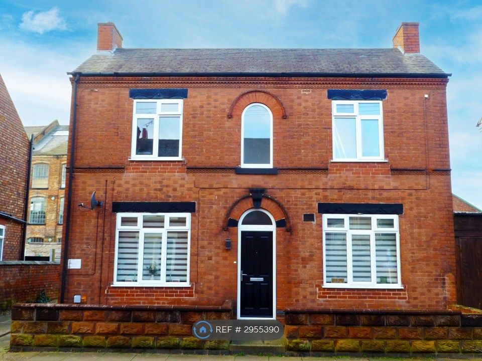 Property photo 1 of 13 External Front (Upstairs)