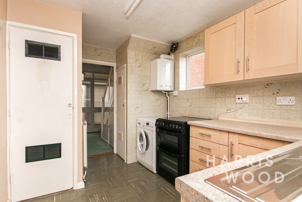 Property photo 2 of 18 4216063
