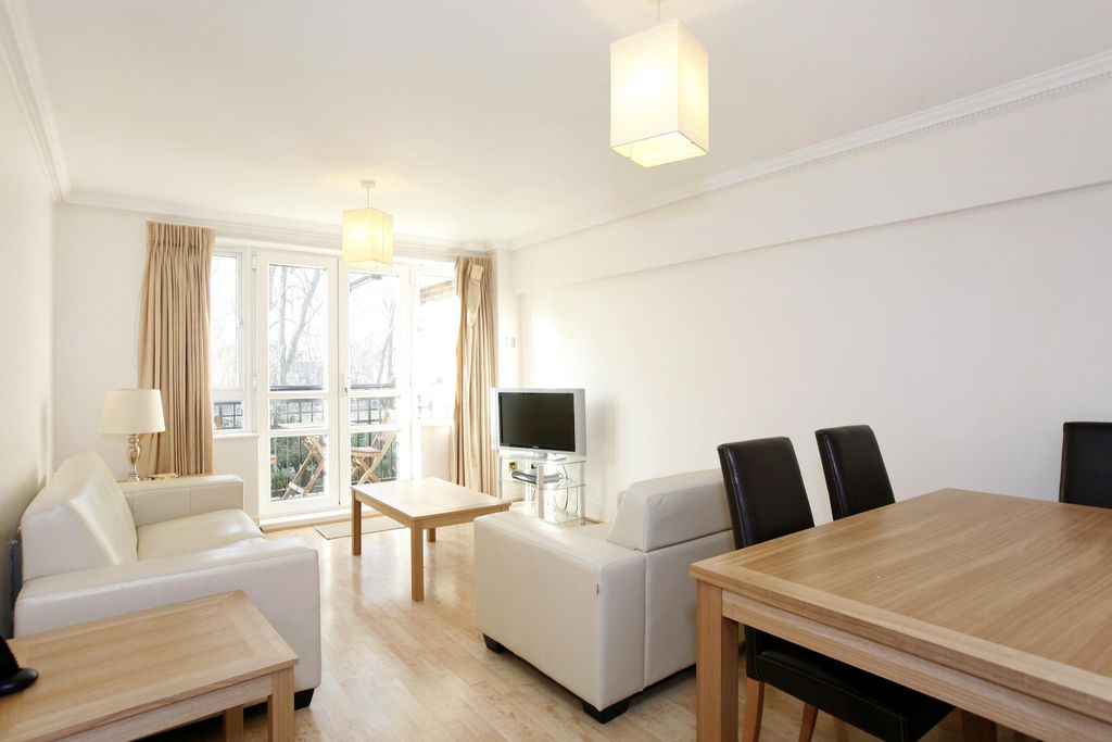 Property photo 3 of 10 Reception