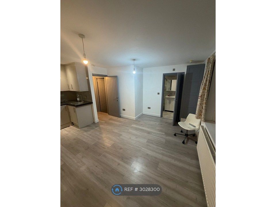 Property photo 1 of 14 Living Room