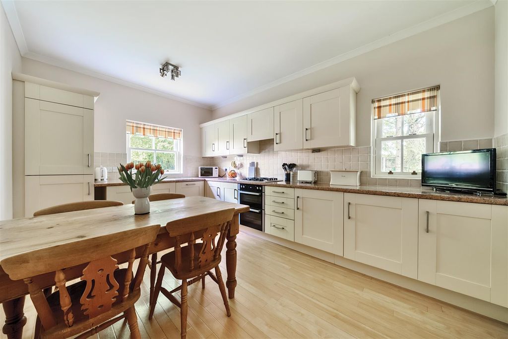 Property photo 2 of 17 20-6819F19B2Abb4-1285701-Arw-20-1.Jpg