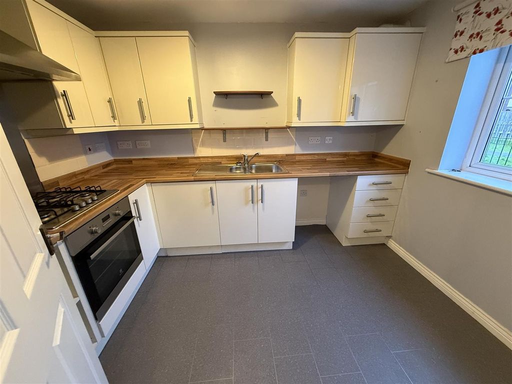 Property photo 2 of 22 Kitchen