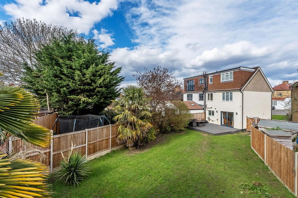 Property photo 3 of 24 20-Kingsdown-Road-26.Jpg