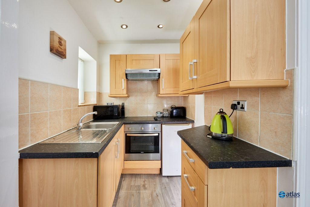 Property photo 2 of 11 Kitchen
