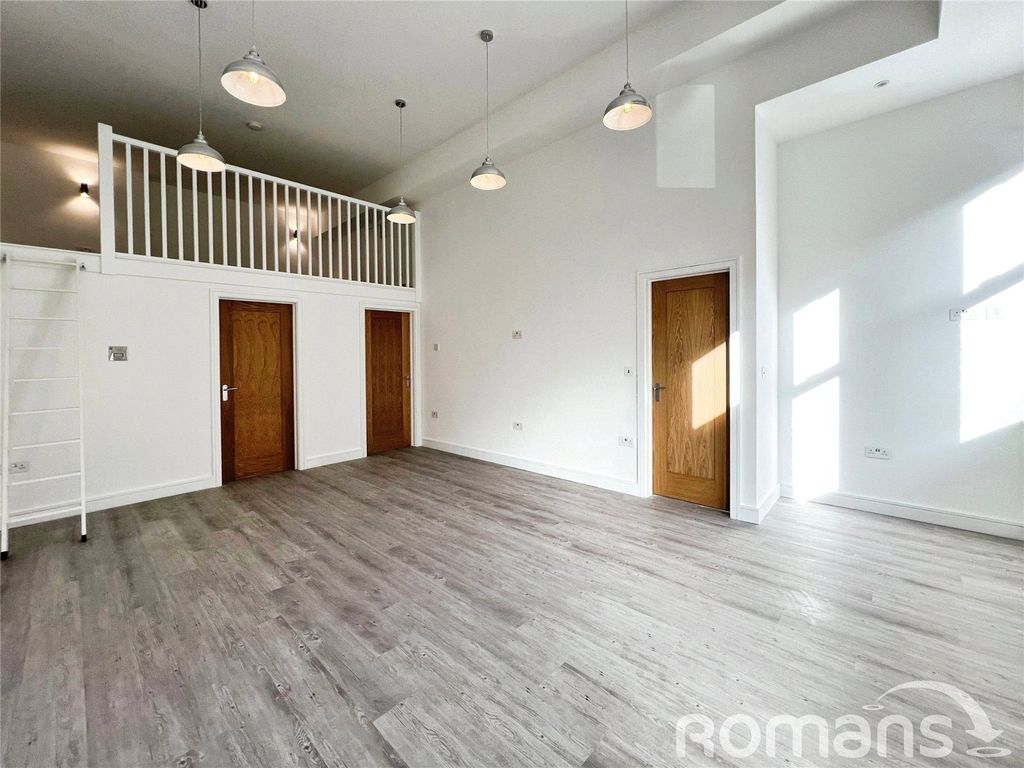 Property photo 2 of 18 Picture No. 06