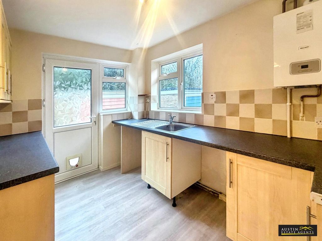 Property photo 2 of 14 Kitchen