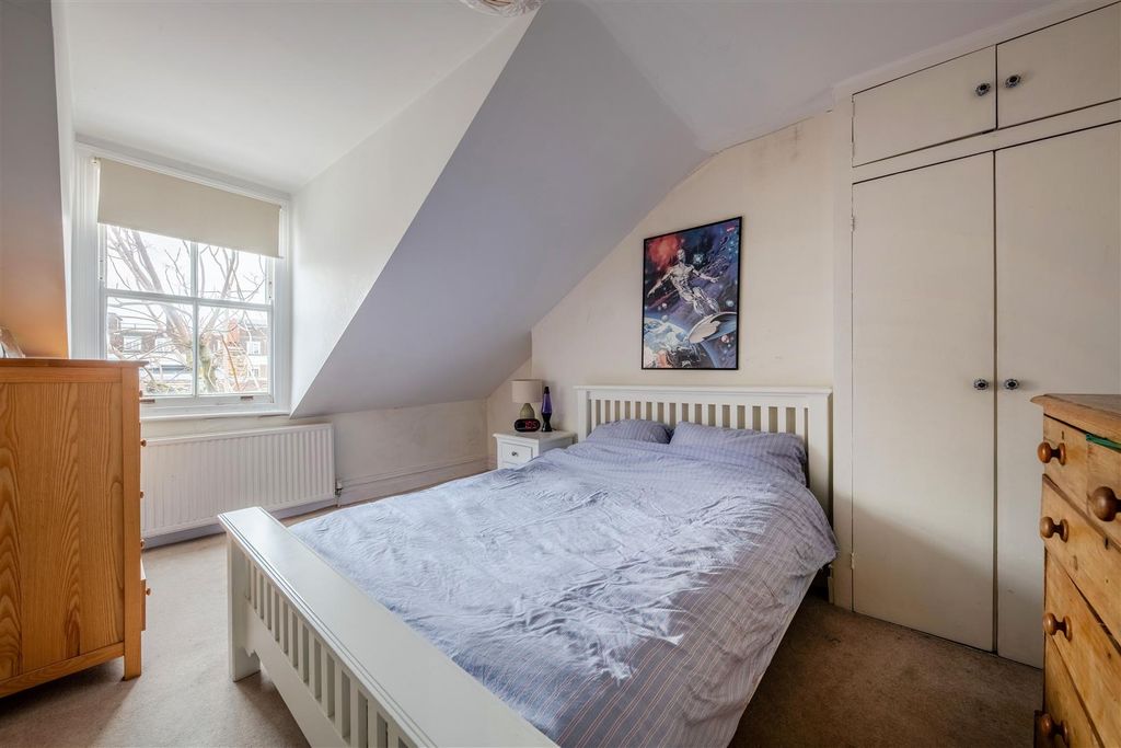 Property photo 3 of 6 Bedroom