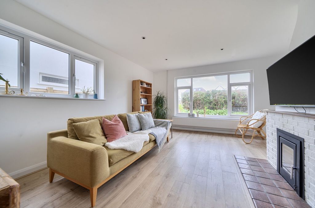 Property photo 3 of 30