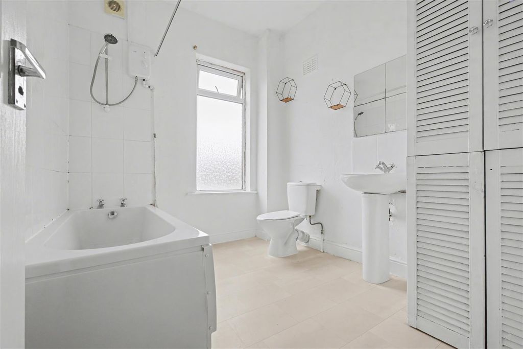 Property photo 3 of 8 177 Granville Bathroom.Jpg