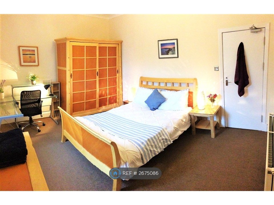 Property photo 1 of 6 King-Sized Room - £650/Mo