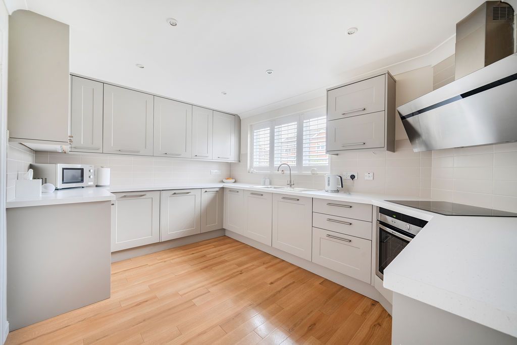 Property photo 3 of 21 Kitchen