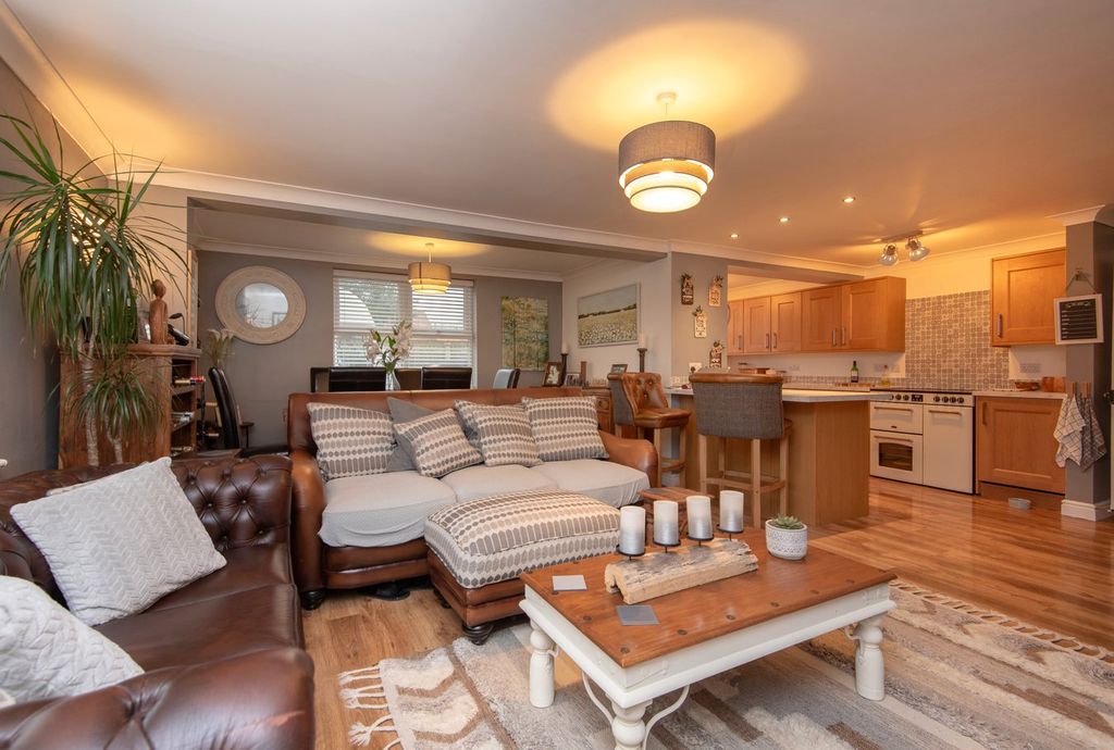 Property photo 3 of 19