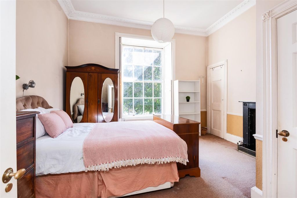 Property photo 2 of 11 Flat 2, 7 Johnstone Street-8.Jpg