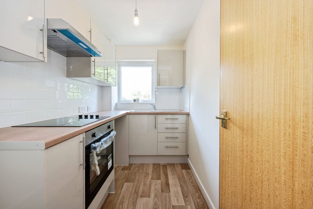 Property photo 2 of 10 Kitchen