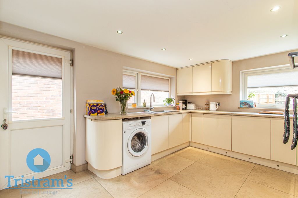 Property photo 3 of 25