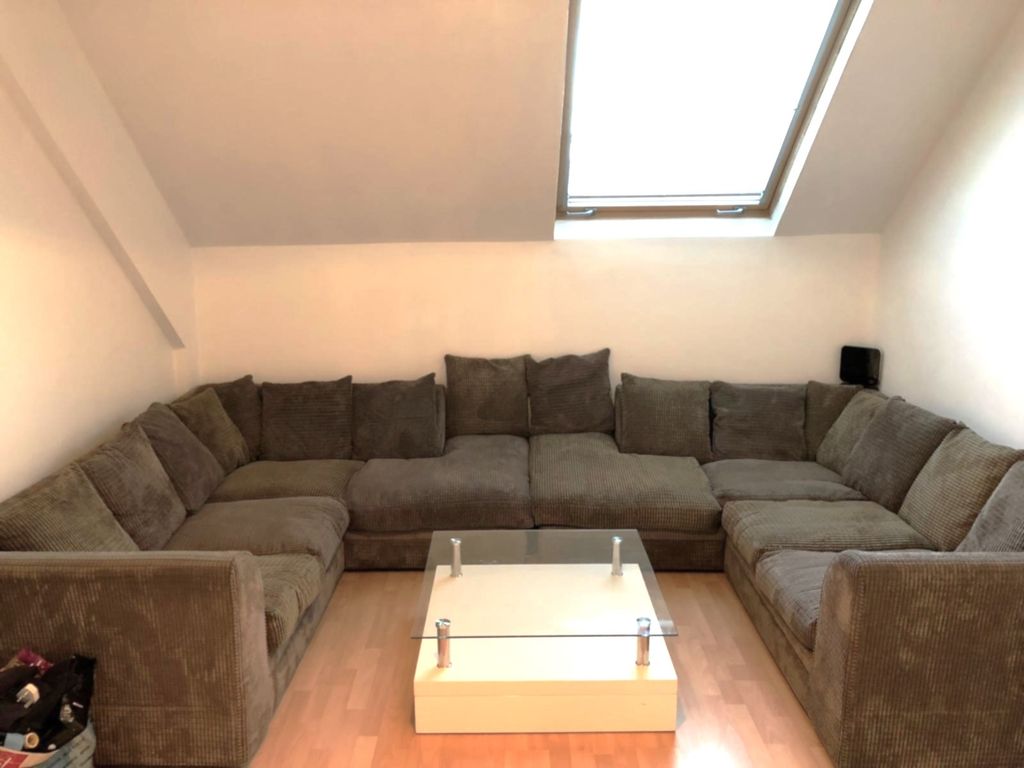 Property photo 2 of 8 Lounge