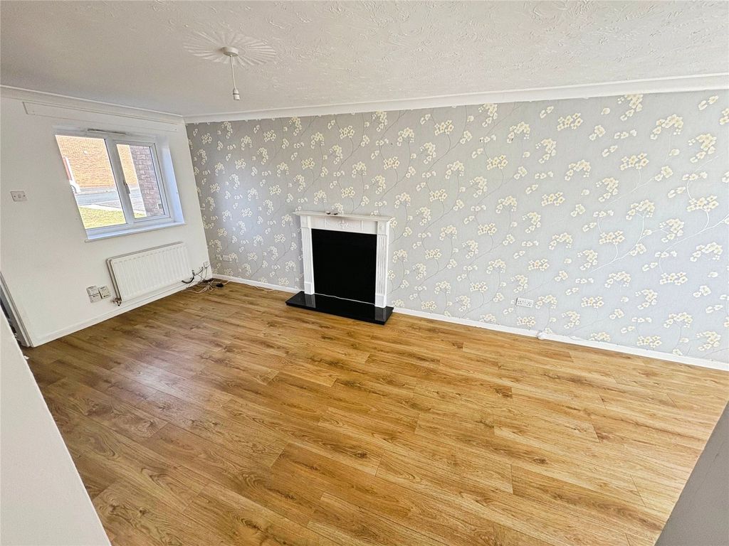 Property photo 2 of 10 Living/Dining Room
