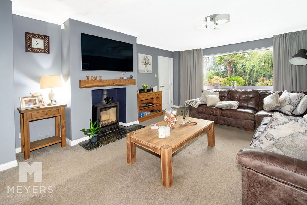 Property photo 2 of 28