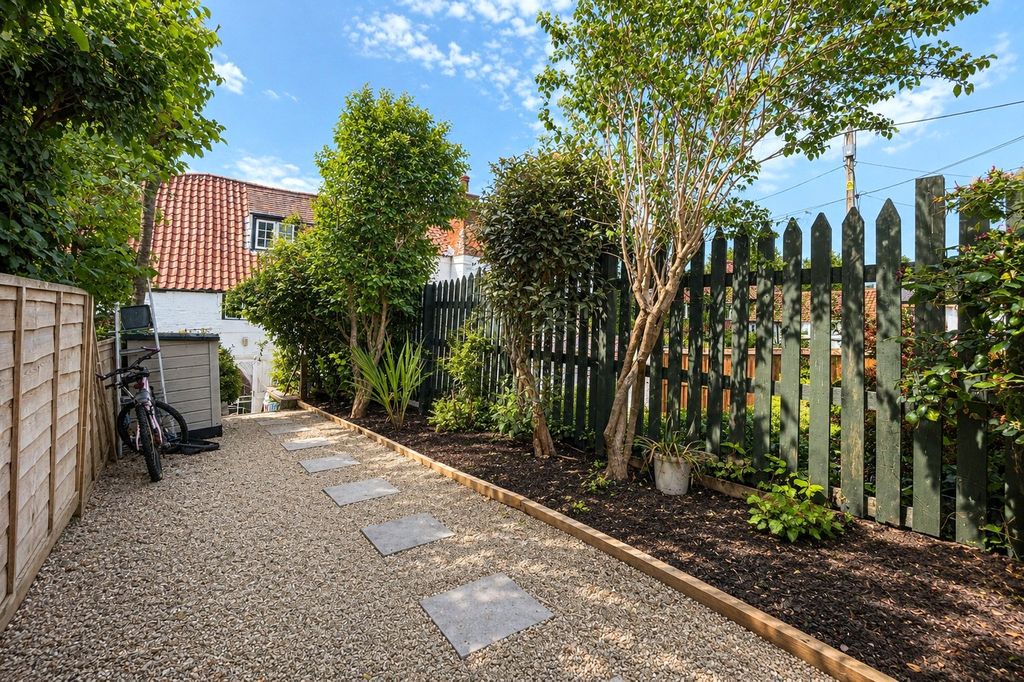 Property photo 2 of 19 Picture No. 26