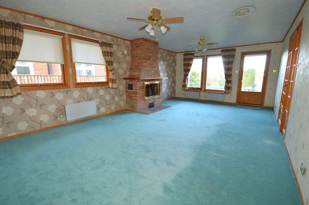 Property photo 3 of 15 Sitting Room