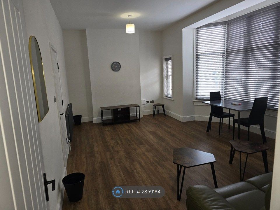 Property photo 1 of 12 Living Room