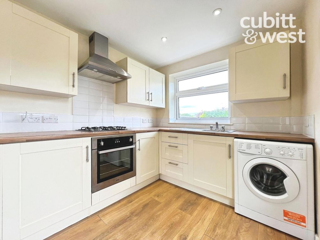 Property photo 2 of 14 Kitchen