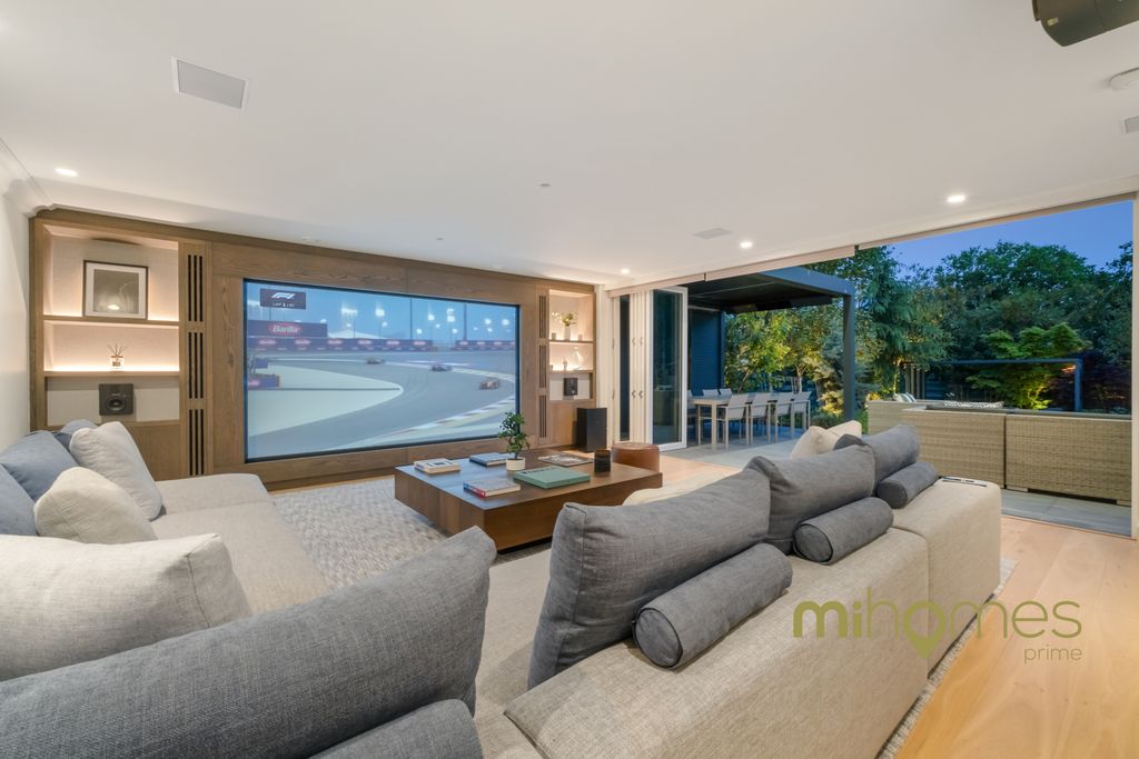 Property photo 1 of 52