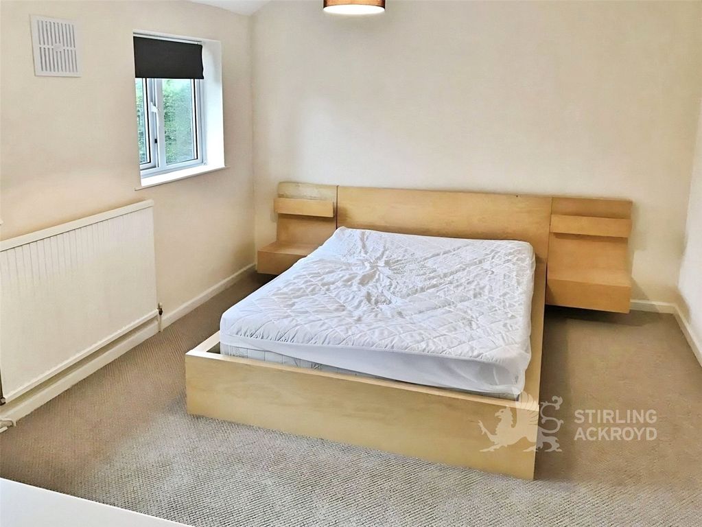 Property photo 2 of 5 Bedroom