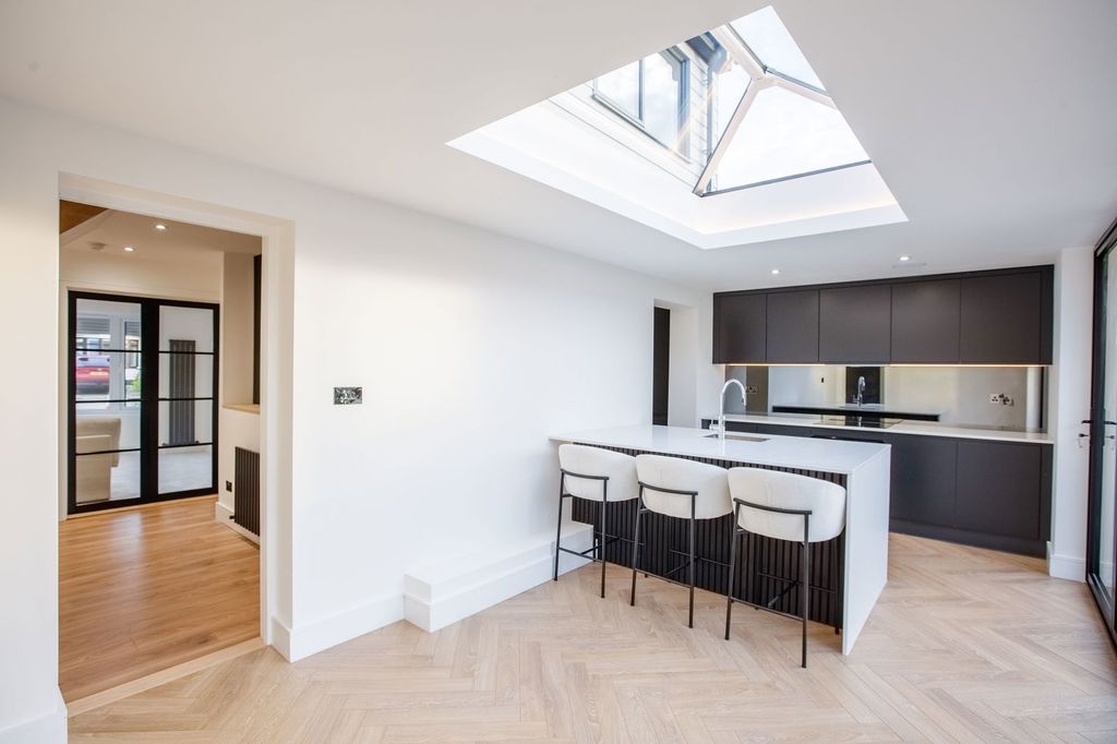 Property photo 3 of 31