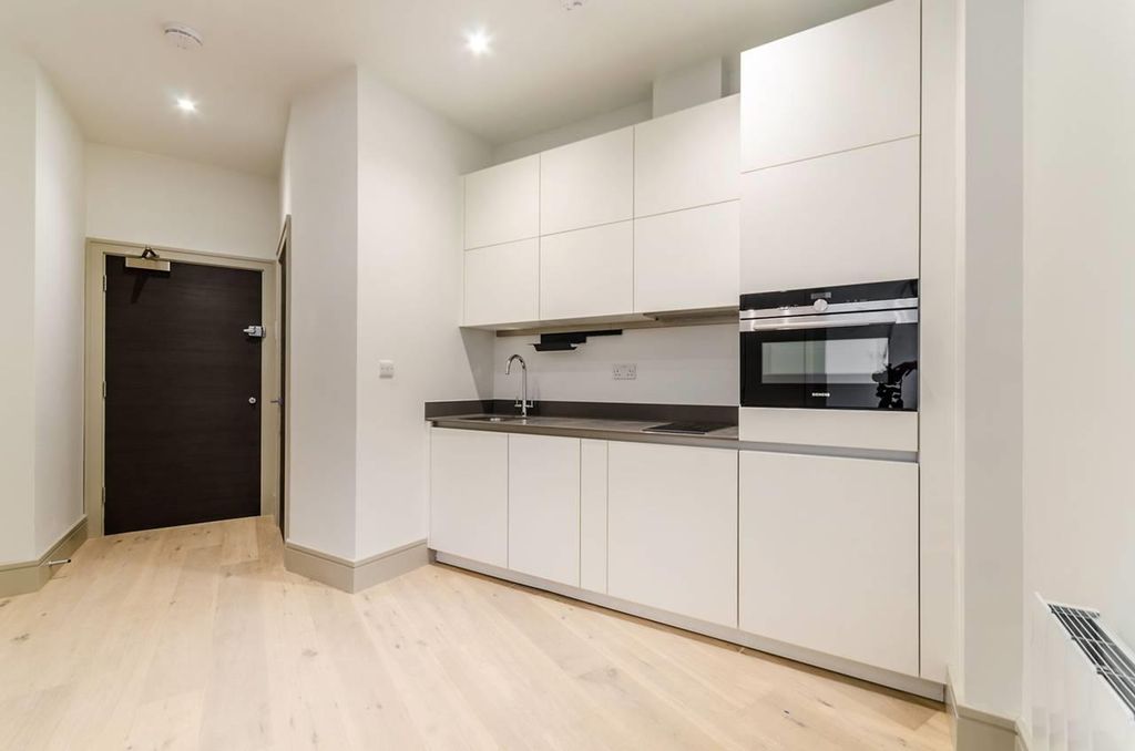 Property photo 1 of 4 Kitchen