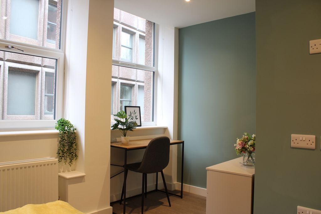 Property photo 3 of 4 A Bright And Inviting Double Bedroom Featuring A W...