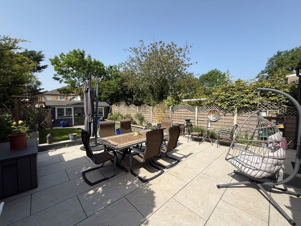 Property photo 2 of 33